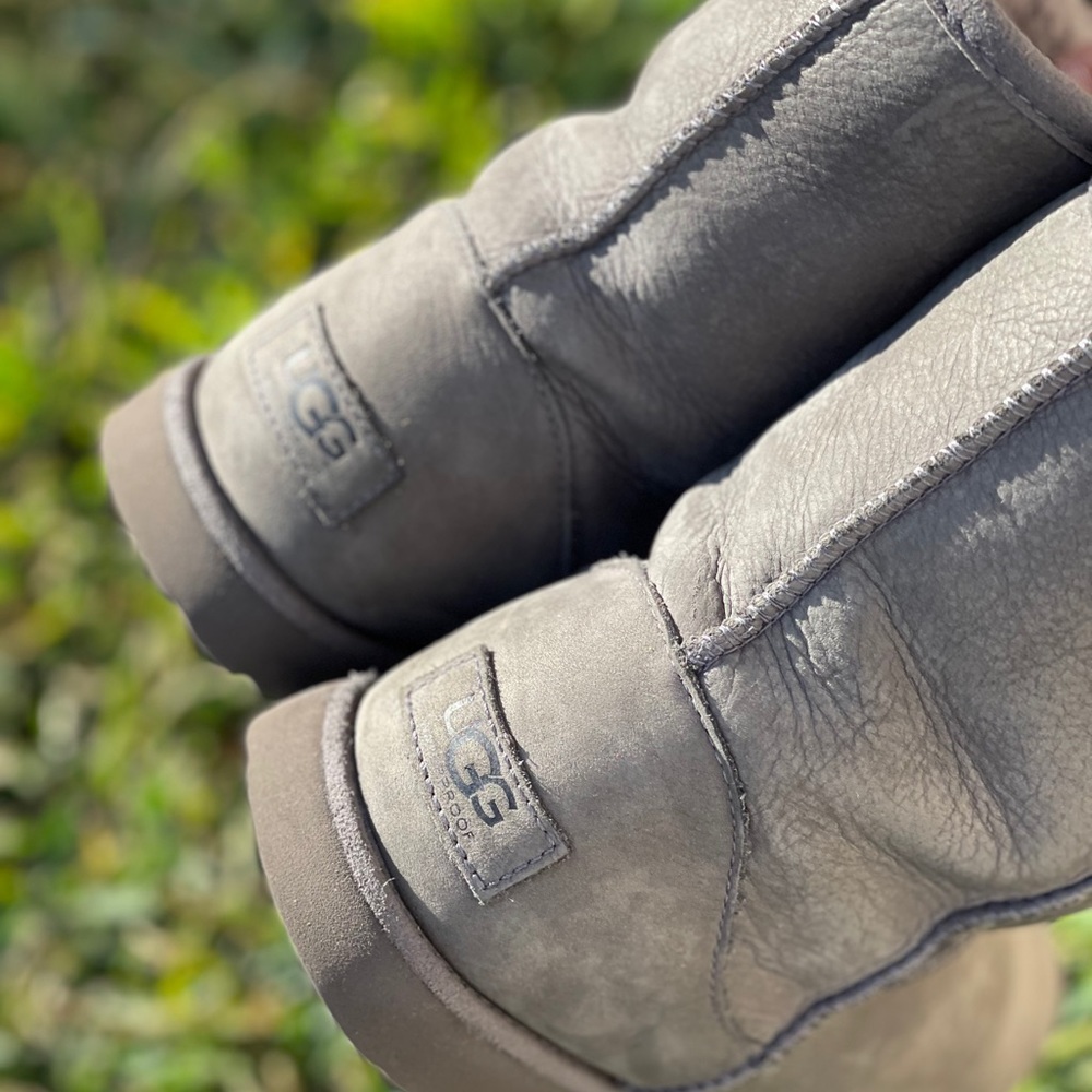 UGG🍂🍁Classic Short Waterproof grey